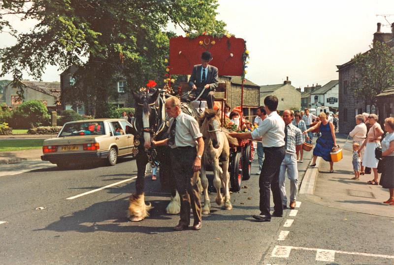 Decorated Horse drawn float.jpg - Decorated Horse drawn float  ( Possibly Jubilee celebrations in July 1977) 